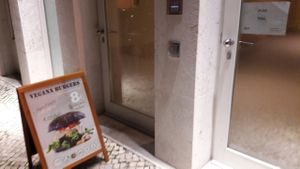how to get in at Vegana Burgers - Cais do Sodre in Lisbon