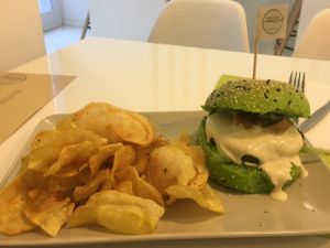 Hamburger de feijão e tomate at Vegana Burgers - Cais do Sodre in Lisbon