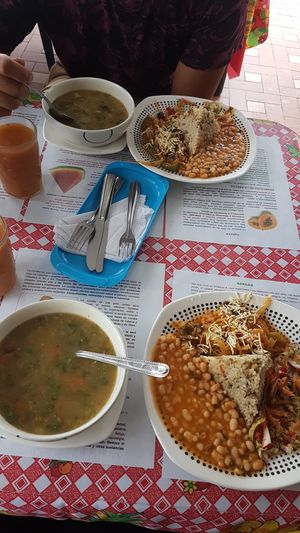 Soup main and juice for 8,000 at Gira el Sol in Mocoa