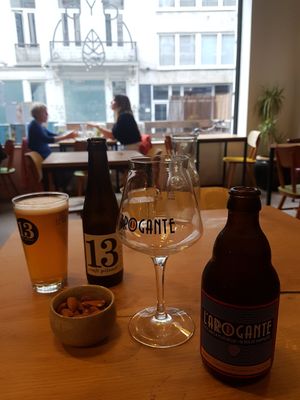 Interior atmosphere and beer at O'YO - Brabantdam in Ghent