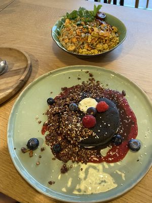 Pink panther pancakes, salty breakfast bowl  at O'YO - Brabantdam in Ghent