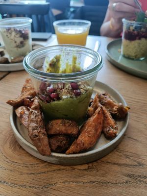 Sweet potato wedges and guacamole at O'YO - Brabantdam in Ghent