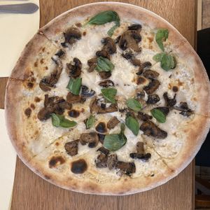 pizza funghi at Chutnej in Vinohrady