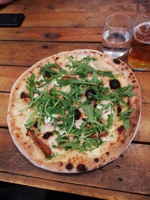 Queen's Pizza at Chutnej in Vinohrady