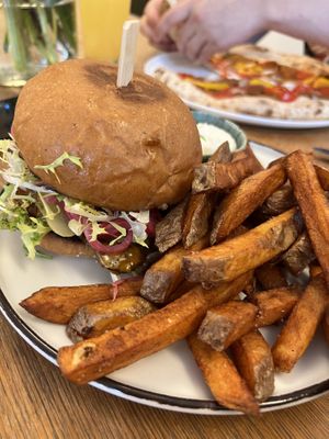 Sloppy Joe Burger  at Chutnej in Vinohrady