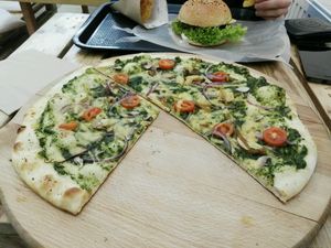 spinach pizza at Chutnej in Vinohrady