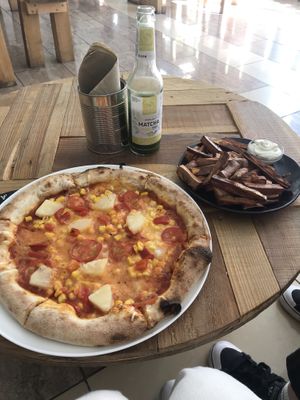 Hawaiian pizza and sweet potato fries with mayo dip at Chutnej in Vinohrady