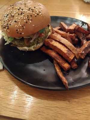 Broccoli burger and sweet potato fries at Chutnej in Vinohrady