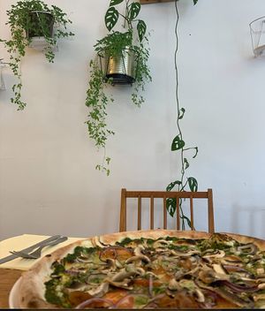 spinach pizza at Chutnej in Vinohrady