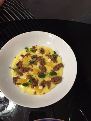 Crema allo zafferano, crumble, frutta fresca at Le Notti di Cabiria in Brescia