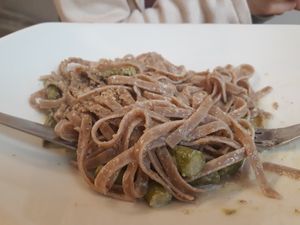 "fetuccine di farro con asparagi e zenzero" (emmer wheat fetuccine with asparagus and ginger) at Bottega Vegana in Modena