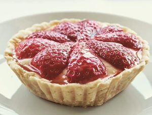 Tasty strawberry vegan tart 🌱🌱🌱 at Cafe Bonjour in Lanzarote