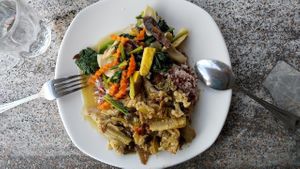 Brown rice + 2 dishes. 50-60 Baht.
Very hearty!
Discount for the regular customers! ;) at Grandmother's Smile in Phuket