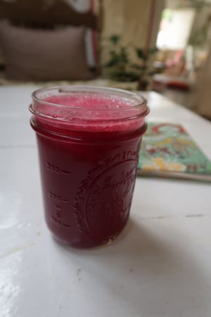 Detox juice for vegan vampires ;) at Cafe Bizarro in Itacare