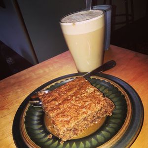 David Rio chai with Monin chai syrup and a gingercake at Ladan in Malmo