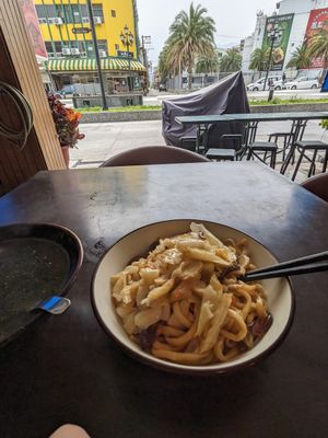 Big bowl of dry noodles 70 + seaweed soup 30 at Jiā Yún SùShí 家畇素食 in Hualien