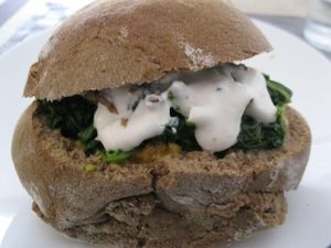 Pão de centeio recheado com creme de tofu, grelos e maionese at VGood in Rio Tinto