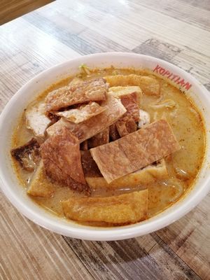 Vegetarian laksa at e Veg 益素食 - IMM Building in West Singapore