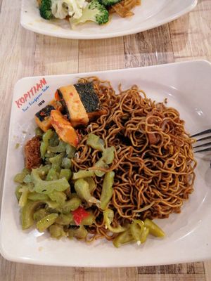 Vegetarian noodles at e Veg 益素食 - IMM Building in West Singapore