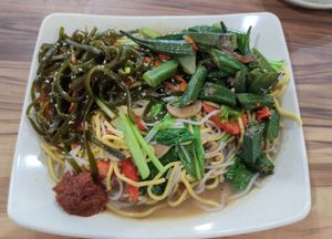 Fried Hokkien Mee with added kelp and ladies finger at Lian Yuan 莲缘素 in Central Singapore