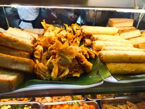 Fried wanton very delicious at Lian Yuan 莲缘素 in Central Singapore