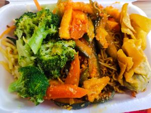 Take away fried noodles and hokkien mee plus 3 dishes $3 only at Lian Yuan 莲缘素 in Central Singapore