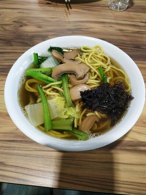 Noodle soup, S$3 at Lian Yuan 莲缘素 in Central Singapore