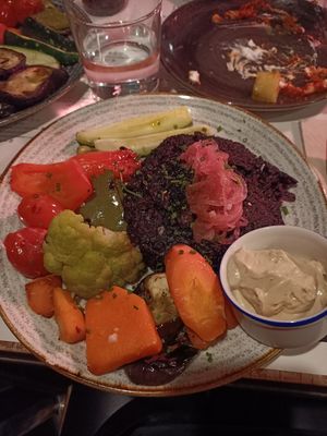 Hamburguesa "vegana" - la salsa es mayonesa !! at Lasal del Varador in Mataro