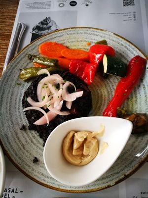 Hamburgesa vegana i verdures at Lasal del Varador in Mataro