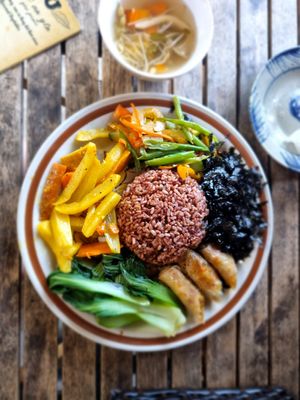 Brown Rice Plate - Large. Note: the items on the plate change daily so check with staff before ordering at Thuc Duong Bao An - Bao An Macrobiotic in Da Nang