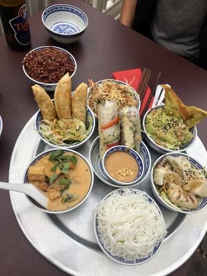 4,50 the bowl ! Rice and noodles as extra  at 1990 Vegan Living in Berlin