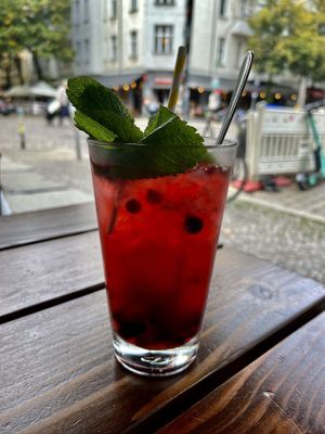 Cool juice with lemongrass  at 1990 Vegan Living in Berlin