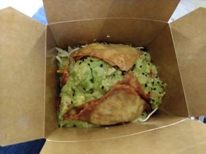 Wan Tans auf Auberginensalat at 1990 Vegan Living in Berlin