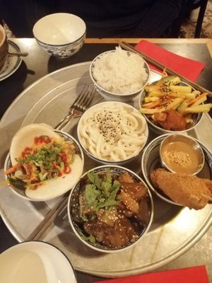 Gemischte Tapas at 1990 Vegan Living in Berlin