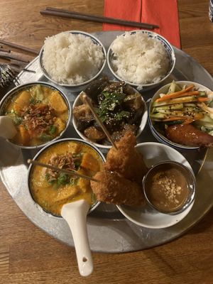 Many different smaller dishes   at 1990 Vegan Living in Berlin