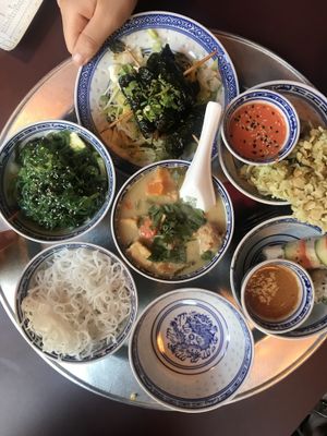 Seaweed salad, summer rolls, tofu curry and more, all delicious!! at 1990 Vegan Living in Berlin