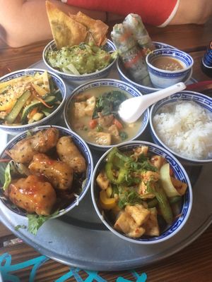 6 different delicious bowls  at 1990 Vegan Living in Berlin