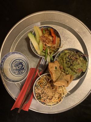 Papaya salad, guacamole & wantan, mixed vegetables and homemade tempeh at 1990 Vegan Living in Berlin