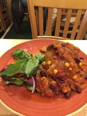 jacket potato & veggie chilli GF at The Retreat Cafe and Tea Rooms in Grassington