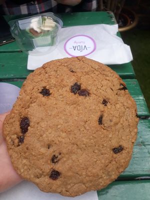 The best cinnamon raisin cookies at VIDA Bakery - Online in East London