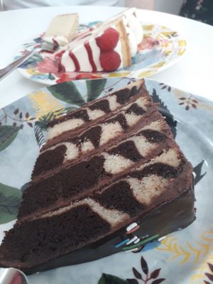 Marble cake and victoria sponge at VIDA Bakery - Online in East London