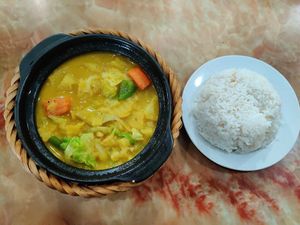 Veggie Curry at Yummy Restaurant in Cat Ba