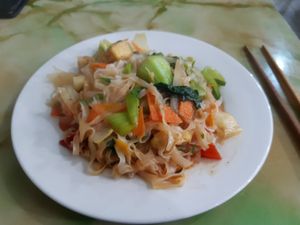Stir fried noodles with veg, good at Yummy Restaurant in Cat Ba