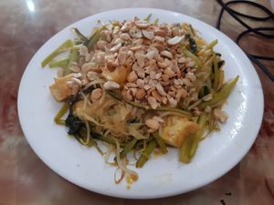 Pad Thai, good at Yummy Restaurant in Cat Ba