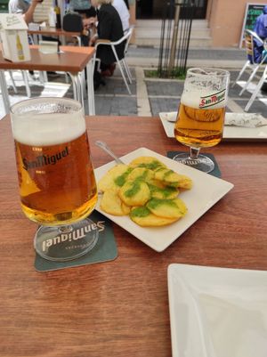 Cerveza y tapa at El Almirez in Aranjuez