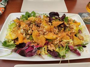 Ensalada almirez (buenísima) at El Almirez in Aranjuez