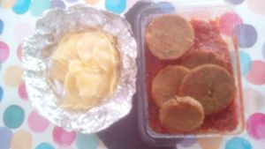 Seitan con salsa de tomate natural y patatas para llevar at El Almirez in Aranjuez