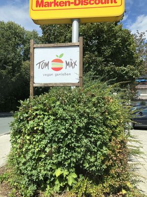 The sign, so you can find it at Tom & Mäx in Bad Aibling