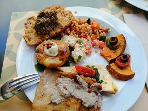 Buffet libre at DaTerra - Bom Sucesso Markt in Porto