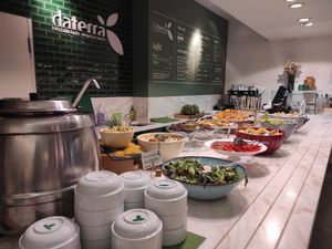 Buffet at DaTerra - Bom Sucesso Markt in Porto